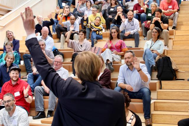 Philip Loldrup Fosbøl (DTU) and the Helix Lab audience 