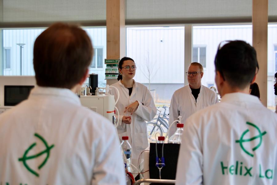 Isabell in the lab